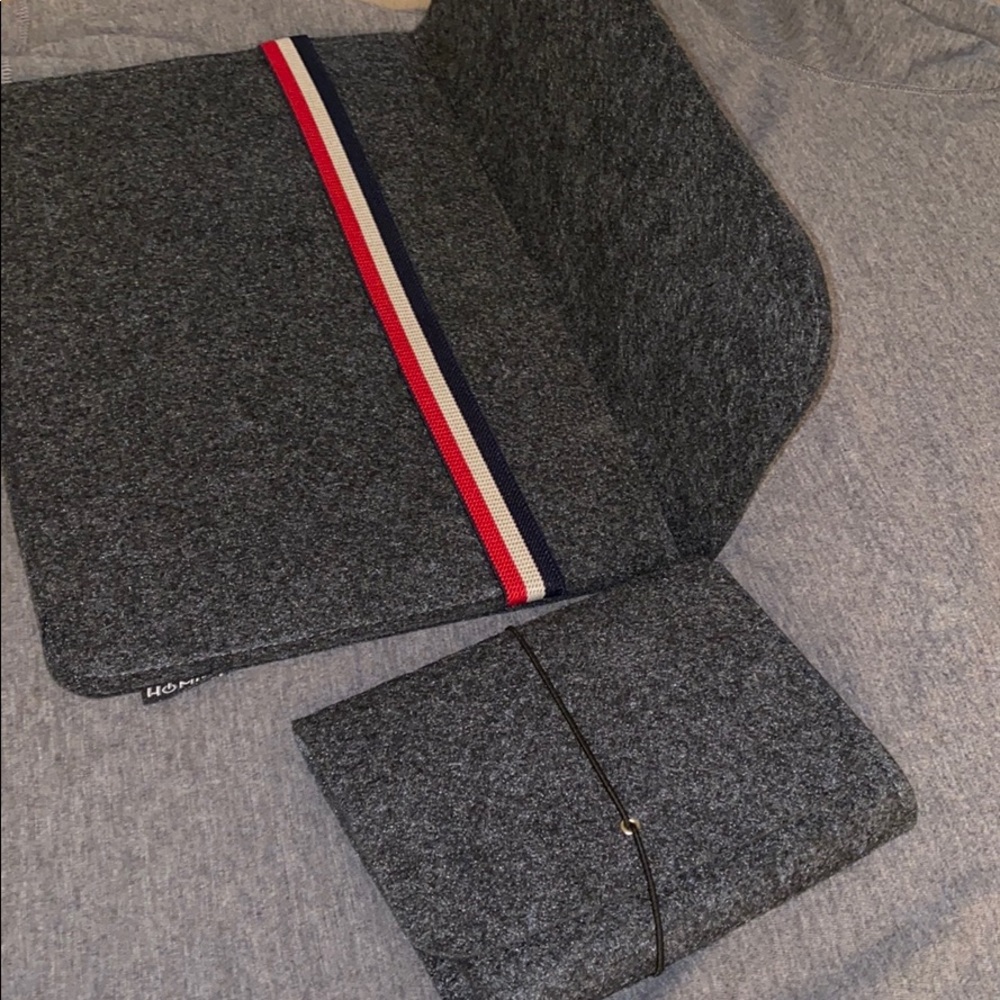 Homiee Laptop sleeve 13.3 with added pouch